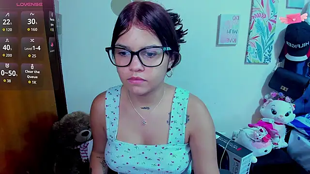 Snapshot of Emma_boo chatting on November 2025 07:23:02 PM Emma boo online show from November 2025 07:23:02 PM