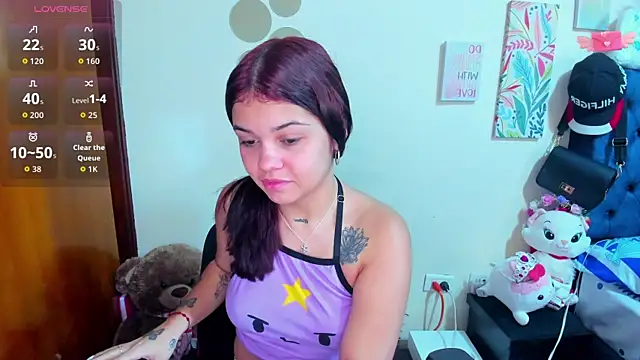 Snapshot of Emma_boo chatting on November 2025 12:05:02 PM Emma boo online show from November 2025 12:05:02 PM