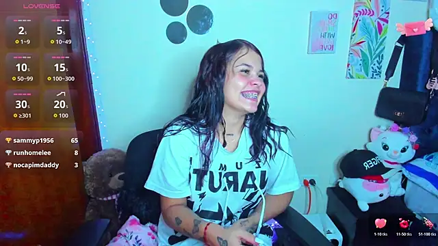 Snapshot of Emma_boo chatting on November 2025 04:22:01 AM Emma boo online show from November 2025 04:22:01 AM