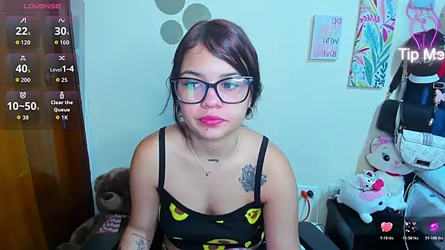 Snapshot of Emma_boo chatting on November 2025 03:05:01 PM Emma boo online show from November 2025 03:05:01 PM