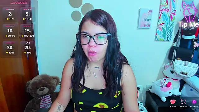 Snapshot of Emma_boo chatting on December 2025 03:50:02 PM Emma boo online show from December 2025 03:50:02 PM