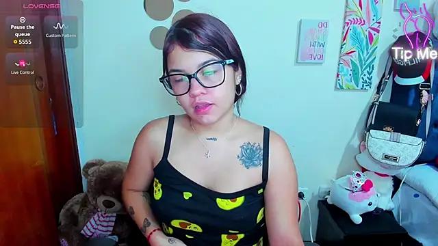 Snapshot of Emma_boo chatting on December 2025 04:02:01 PM Emma boo online show from December 2025 04:02:01 PM