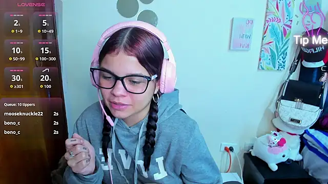 Snapshot of Emma_boo chatting on December 2025 04:44:02 AM Emma boo online show from December 2025 04:44:02 AM