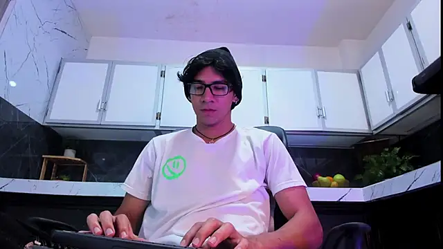 Snapshot of kane_del_toro chatting on December 2025 01:22:01 AM kane del toro online show from December 2025 01:22:01 AM