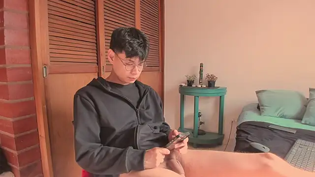 Snapshot of estmonnn chatting on November 2025 08:19:01 PM estmonnn online show from November 2025 08:19:01 PM