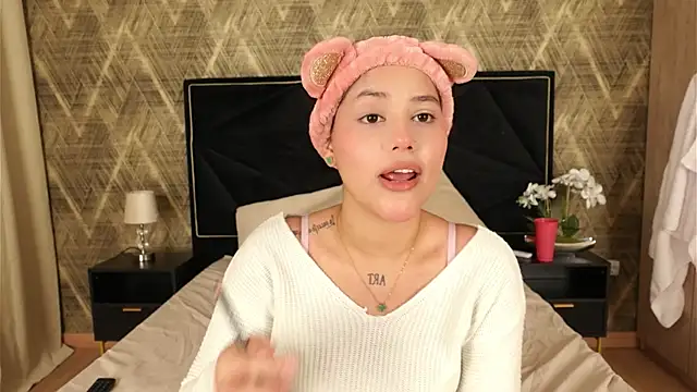 Snapshot of ZoeBella chatting on November 2025 01:11:02 PM ZoeBella online show from November 2025 01:11:02 PM