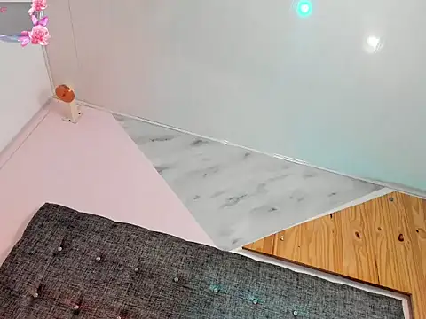 Snapshot of _tinyrose_ chatting on December 2025 07:34:02 PM tinyrose online show from December 2025 07:34:02 PM