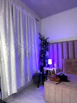 Snapshot of Natural_BIGASS_Nina chatting on December 2025 11:30:02 AM Natural BIGASS Nina online show from December 2025 11:30:02 AM