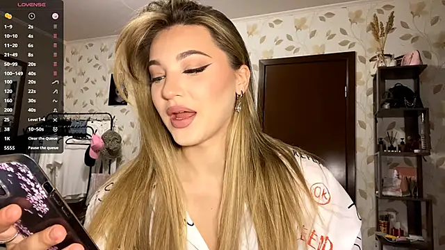 Snapshot of OrethaEredia chatting on November 2025 04:13:02 PM OrethaEredia online show from November 2025 04:13:02 PM