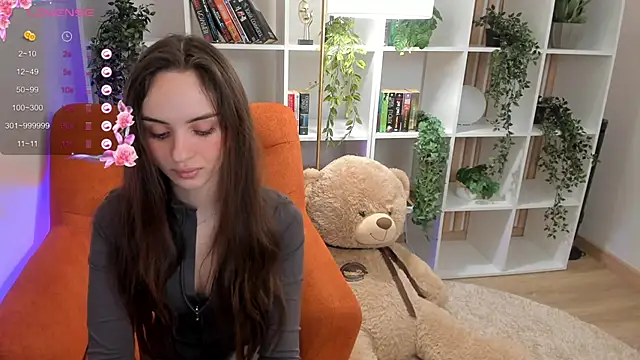 AlineFisher  online show from November 2025 01:33:02 PM