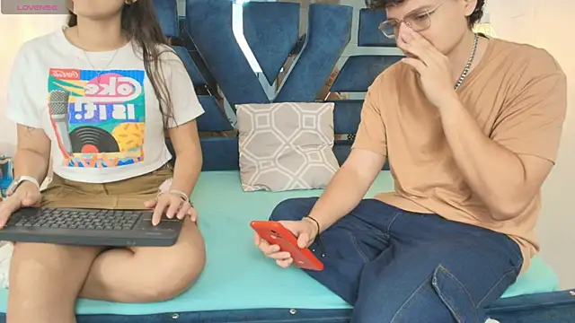 Zoe And Dylan  online show from November 2025 12:16:02 PM