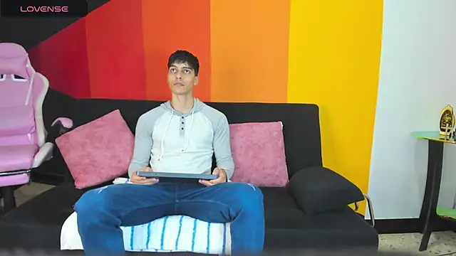 Snapshot of AlessioVitale chatting on December 2025 12:21:02 PM AlessioVitale online show from December 2025 12:21:02 PM