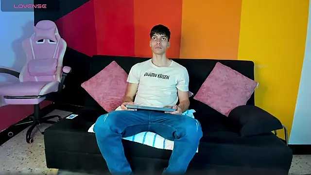 Snapshot of AlessioVitale chatting on December 2025 11:59:01 AM AlessioVitale online show from December 2025 11:59:01 AM