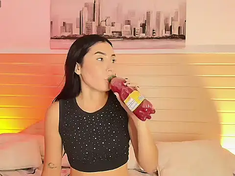 Snapshot of Madisonkay chatting on December 2025 07:09:01 PM Madisonkay online show from December 2025 07:09:01 PM