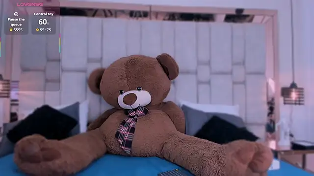 Snapshot of MylittleEmily_ chatting on December 2025 04:32:01 AM MylittleEmily online show from December 2025 04:32:01 AM