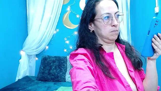 Lauryn Jones online show from December 2025 03:18:02 PM