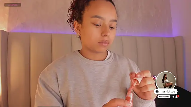 LaraCurls online show from December 2025 11:52:01 AM