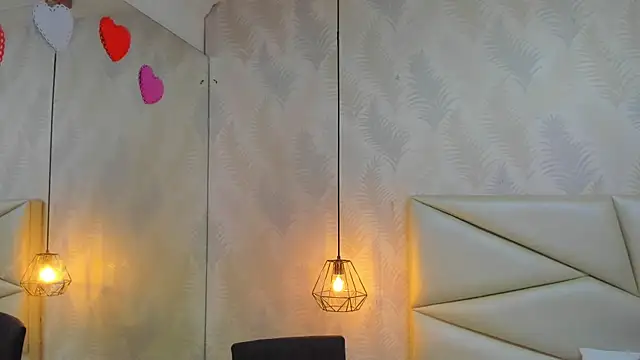 laurettedela rouse online show from November 2025 11:11:01 AM