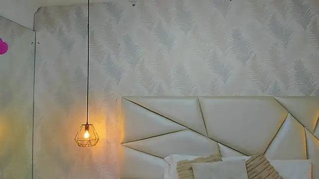 laurettedela rouse online show from November 2025 11:54:02 AM