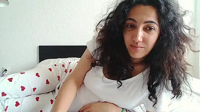 Snapshot of CharmingPearl chatting on November 2025 10:15:01 AM CharmingPearl online show from November 2025 10:15:01 AM