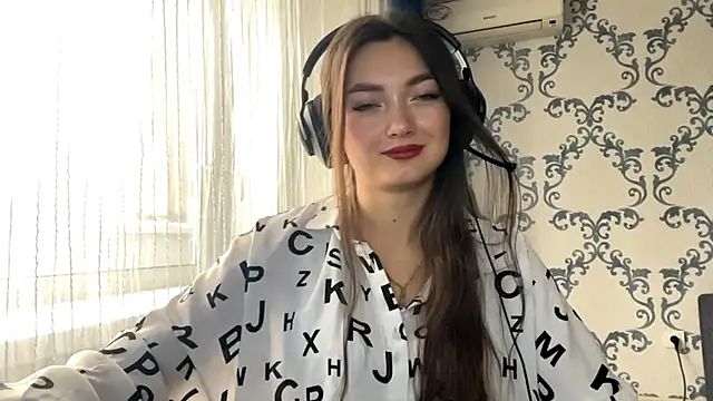 TwotyBright online show from November 2025 08:04:01 AM