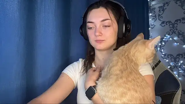 TwotyBright online show from December 2025 06:08:02 AM