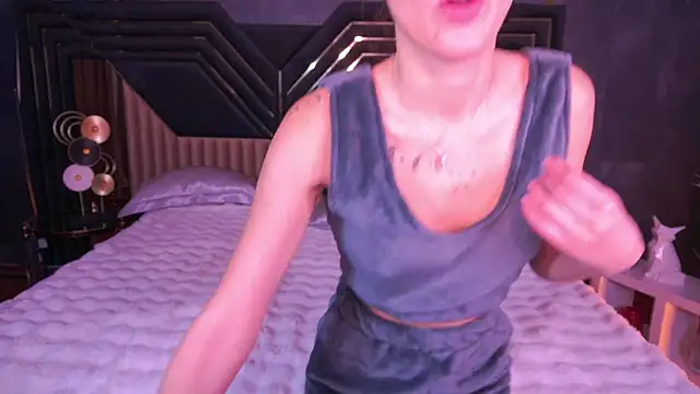 ZafiraMoonn online show from December 2025 06:43:01 AM