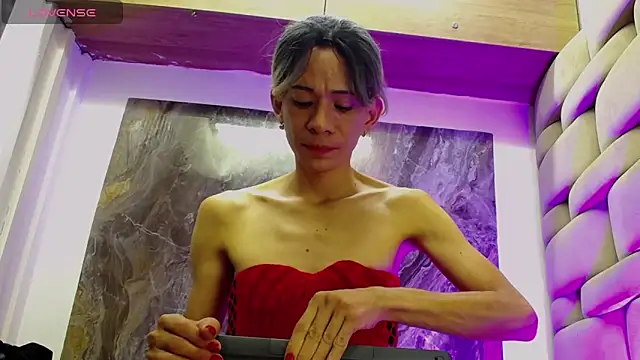 Snapshot of Caitlyn-Joness_ chatting on November 2025 12:05:02 PM Caitlyn-Joness online show from November 2025 12:05:02 PM