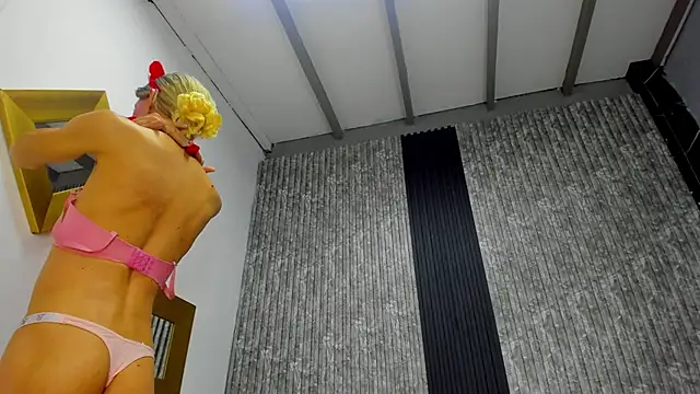 Snapshot of Caitlyn-Joness_ chatting on December 2025 03:29:01 PM Caitlyn-Joness online show from December 2025 03:29:01 PM