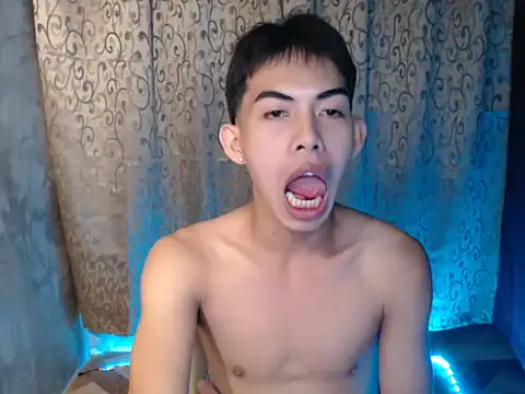 Snapshot of Urhotsilverboy chatting on November 2025 03:17:01 AM Urhotsilverboy online show from November 2025 03:17:01 AM