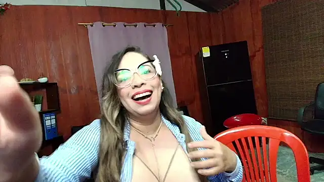 Snapshot of aliciasoy chatting on December 2025 12:48:01 AM aliciasoy online show from December 2025 12:48:01 AM