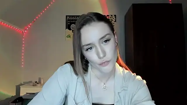 Snapshot of tinyglow chatting on December 2025 04:59:02 PM tinyglow online show from December 2025 04:59:02 PM