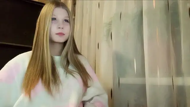 Snapshot of MilliLiss chatting on December 2025 01:27:01 PM MilliLiss online show from December 2025 01:27:01 PM