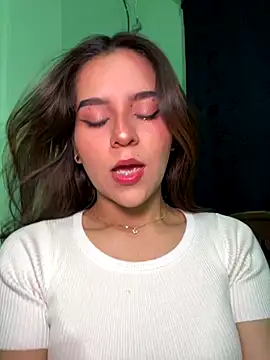 Snapshot of _Sweetlove_ chatting on December 2025 11:55:02 PM Sweetlove online show from December 2025 11:55:02 PM