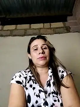 Snapshot of MIA-LARIOS chatting on December 2025 03:26:02 AM MIA-LARIOS online show from December 2025 03:26:02 AM