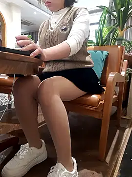 Snapshot of Bea_219 chatting on November 2025 06:37:01 AM Bea 219 online show from November 2025 06:37:01 AM