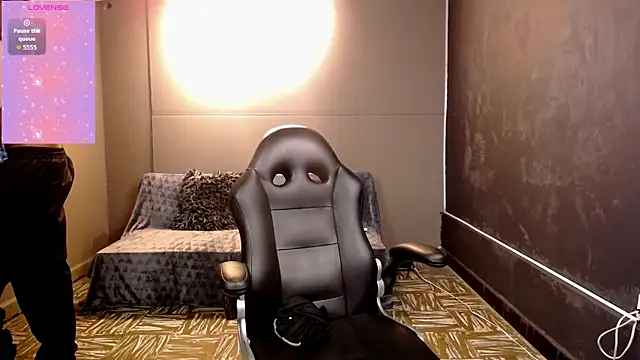 Snapshot of LiamVibes212 chatting on December 2025 04:00:02 AM LiamVibes212 online show from December 2025 04:00:02 AM