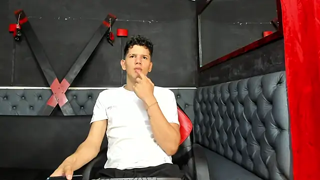 Snapshot of Erick_white chatting on December 2025 02:44:02 PM Erick white online show from December 2025 02:44:02 PM