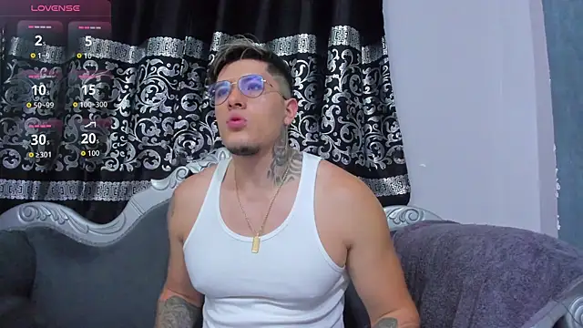 Snapshot of ArturFrostt chatting on December 2025 11:19:01 AM ArturFrostt online show from December 2025 11:19:01 AM