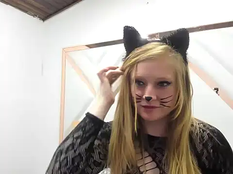 AliceCat 02 online show from December 2025 10:06:02 PM