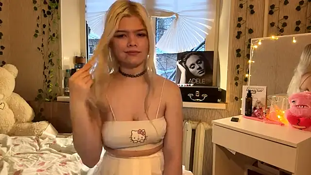 Snapshot of LouannHamad chatting on December 2025 11:48:02 AM LouannHamad online show from December 2025 11:48:02 AM