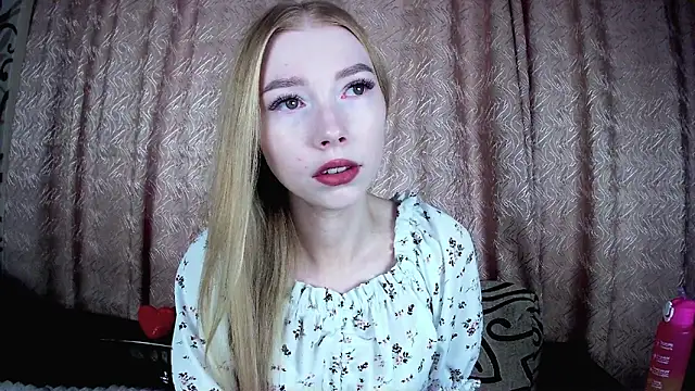 Snapshot of Rysella chatting on December 2025 10:30:01 AM Rysella online show from December 2025 10:30:01 AM