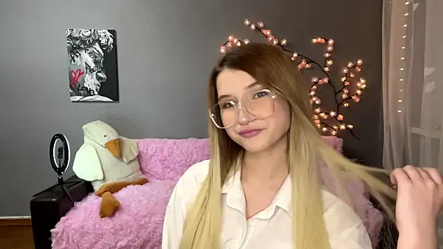 VikkiWittel online show from December 2025 04:01:02 PM