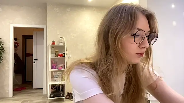 Snapshot of MargyDejong chatting on December 2025 02:11:01 PM MargyDejong online show from December 2025 02:11:01 PM