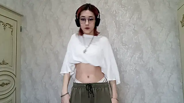 Snapshot of LinaWatter chatting on December 2025 11:30:02 AM LinaWatter online show from December 2025 11:30:02 AM