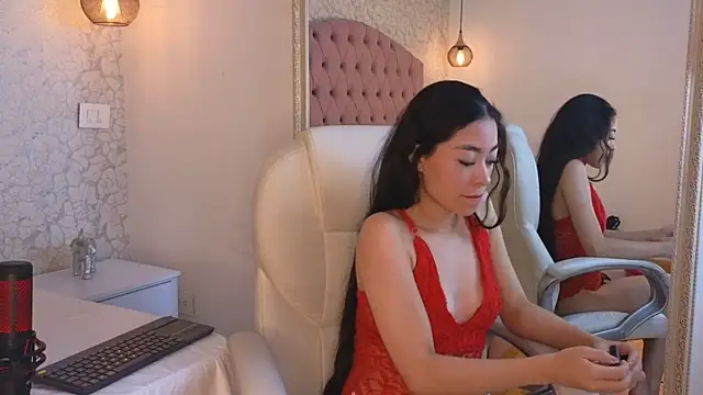 Snapshot of viiolet_whitee chatting on December 2025 08:13:01 PM viiolet whitee online show from December 2025 08:13:01 PM