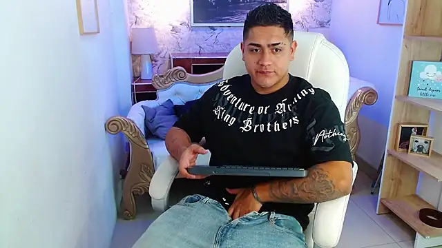 Snapshot of aroon_12 chatting on December 2025 11:19:01 AM aroon 12 online show from December 2025 11:19:01 AM