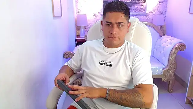 Snapshot of aroon_12 chatting on December 2025 11:30:02 AM aroon 12 online show from December 2025 11:30:02 AM