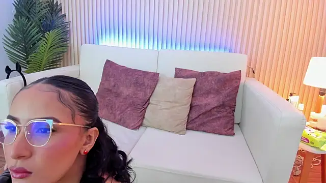 Snapshot of Samantha_luv_ chatting on December 2025 12:48:01 AM Samantha luv online show from December 2025 12:48:01 AM