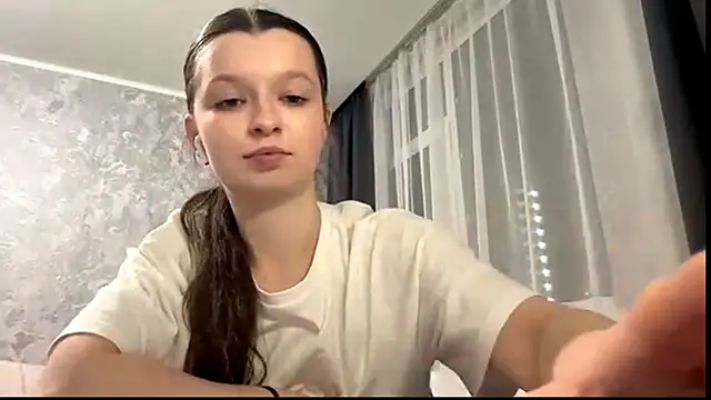 Snapshot of EllieBerrie chatting on December 2025 03:51:01 PM EllieBerrie online show from December 2025 03:51:01 PM